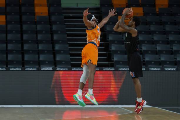 因此在本届 因此在本届