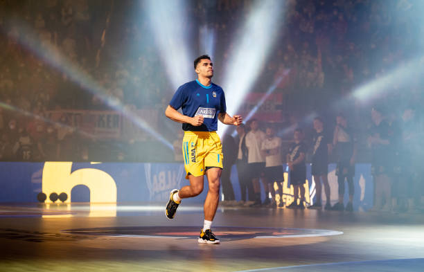 展现出如铜 展现出如铜