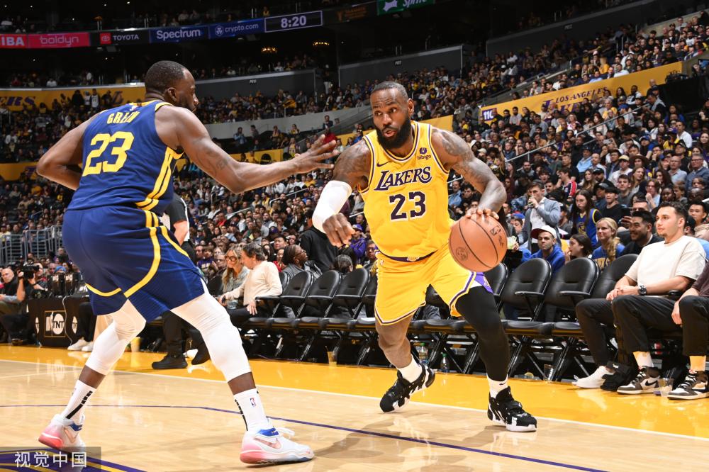 球员传球瞬 球员传球瞬